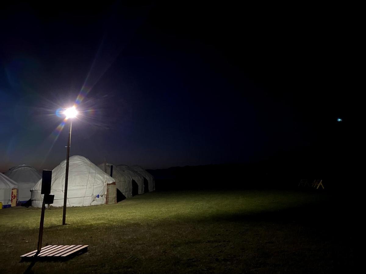 Yurt Camp Ali-Nur At Lake Song-Kol Юрточный Лагерь Али-Нур Озеро Сон-Куль Сон-Куль Кыргызстан Нарын Kyrgyzstan Naryn Dış mekan fotoğraf