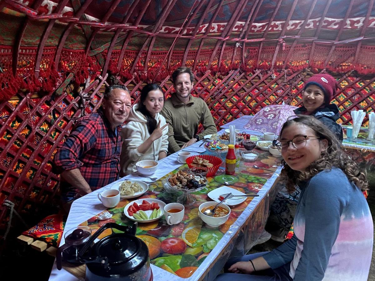 Yurt Camp Ali-Nur At Lake Song-Kol Юрточный Лагерь Али-Нур Озеро Сон-Куль Сон-Куль Кыргызстан Нарын Kyrgyzstan Naryn Dış mekan fotoğraf