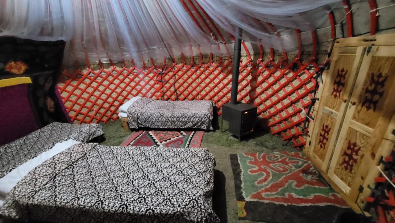 Yurt Camp Ali-Nur At Lake Song-Kol Юрточный Лагерь Али-Нур Озеро Сон-Куль Сон-Куль Кыргызстан Нарын Kyrgyzstan Naryn Dış mekan fotoğraf