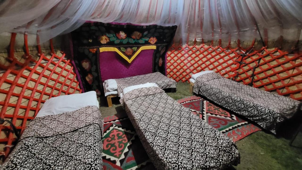 Yurt Camp Ali-Nur At Lake Song-Kol Юрточный Лагерь Али-Нур Озеро Сон-Куль Сон-Куль Кыргызстан Нарын Kyrgyzstan Naryn Dış mekan fotoğraf
