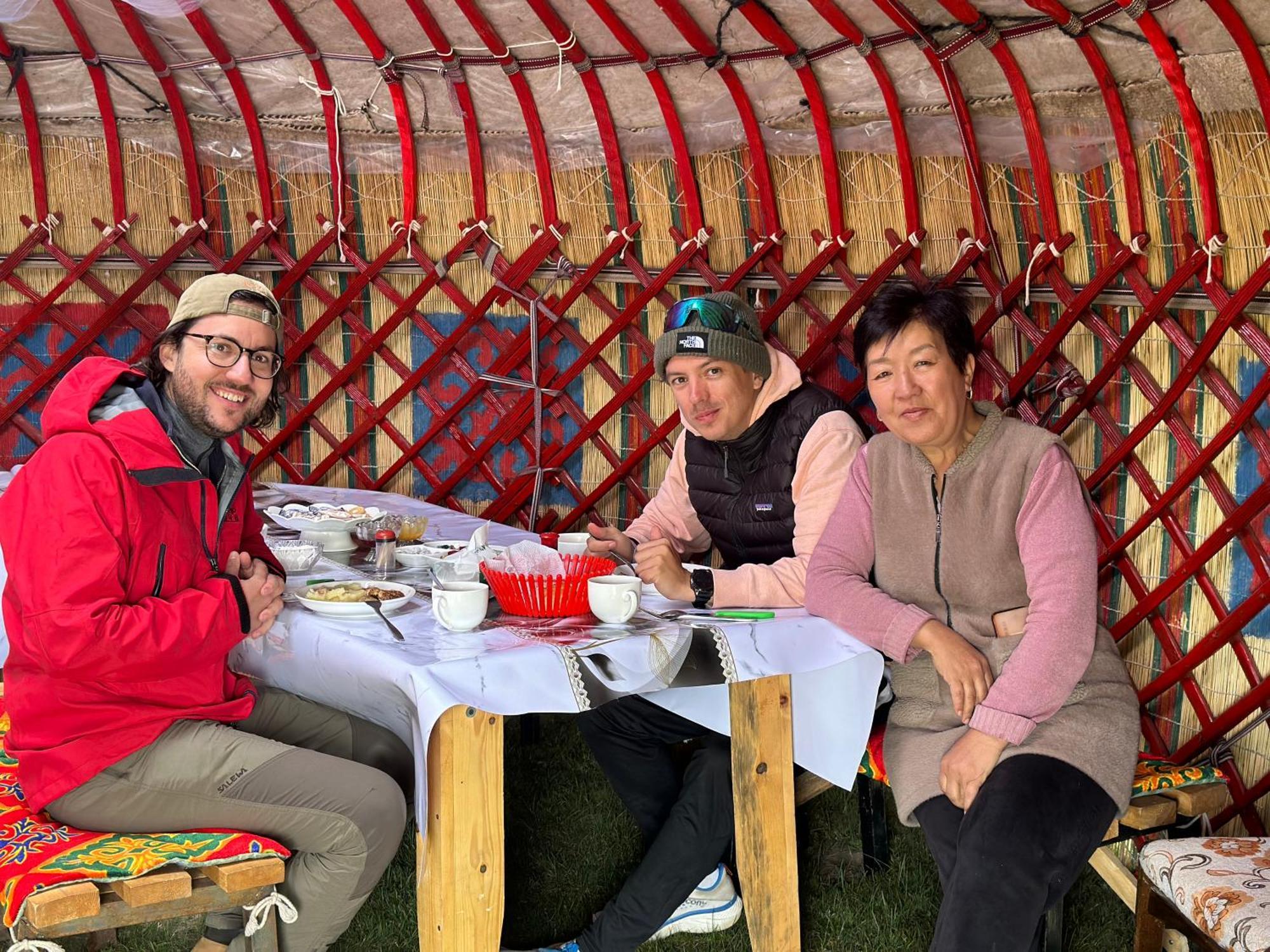 Yurt Camp Ali-Nur At Lake Song-Kol Юрточный Лагерь Али-Нур Озеро Сон-Куль Сон-Куль Кыргызстан Нарын Kyrgyzstan Naryn Dış mekan fotoğraf