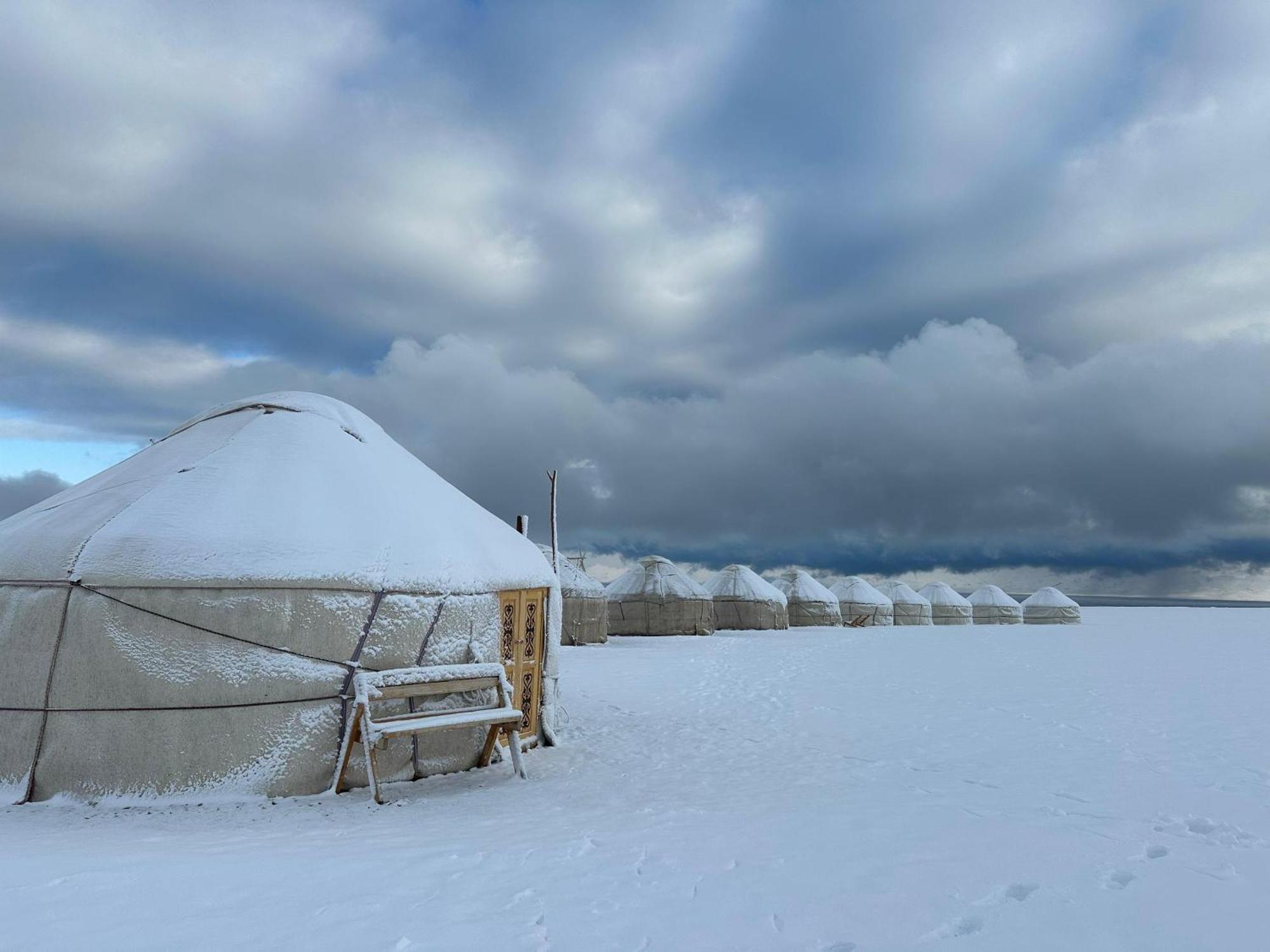 Yurt Camp Ali-Nur At Lake Song-Kol Юрточный Лагерь Али-Нур Озеро Сон-Куль Сон-Куль Кыргызстан Нарын Kyrgyzstan Naryn Dış mekan fotoğraf