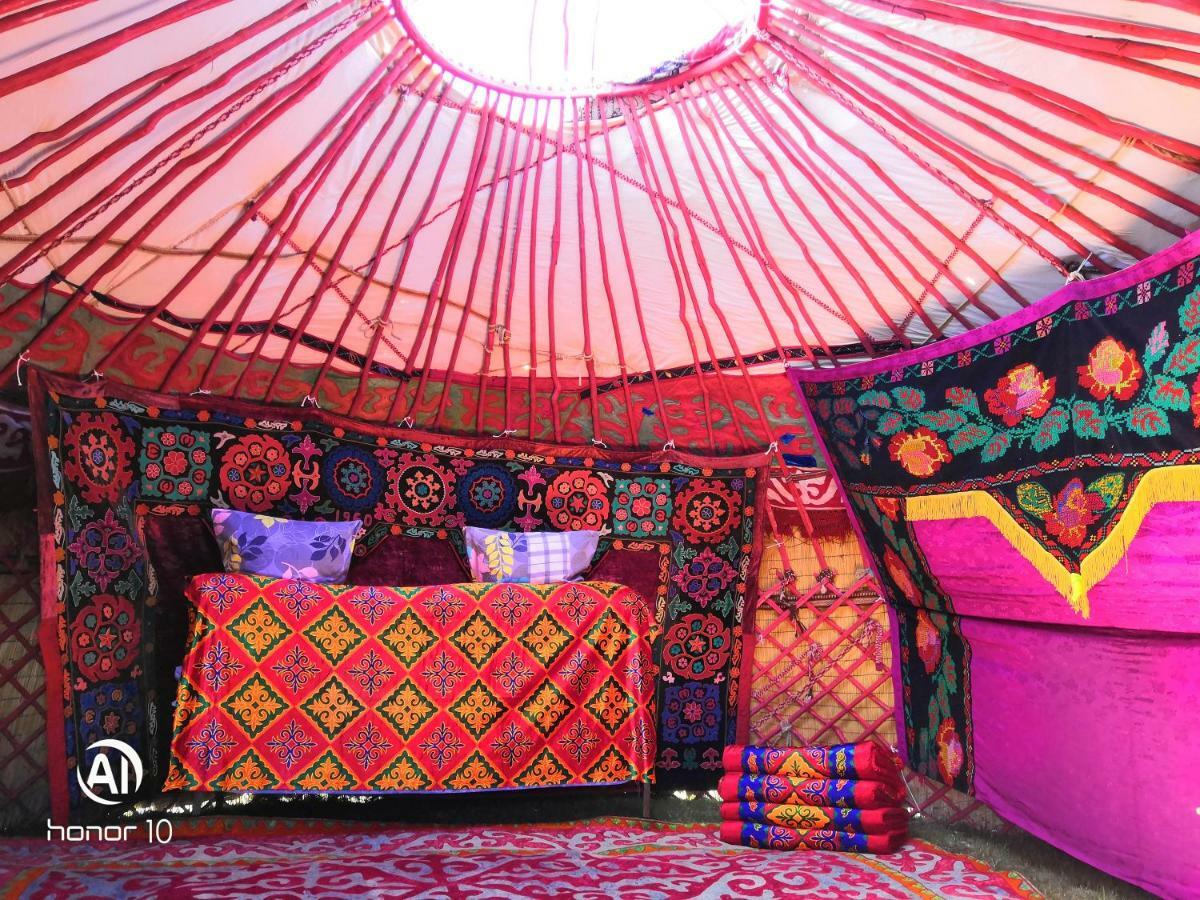 Yurt Camp Ali-Nur At Lake Song-Kol Юрточный Лагерь Али-Нур Озеро Сон-Куль Сон-Куль Кыргызстан Нарын Kyrgyzstan Naryn Dış mekan fotoğraf