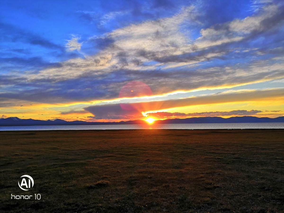 Yurt Camp Ali-Nur At Lake Song-Kol Юрточный Лагерь Али-Нур Озеро Сон-Куль Сон-Куль Кыргызстан Нарын Kyrgyzstan Naryn Dış mekan fotoğraf