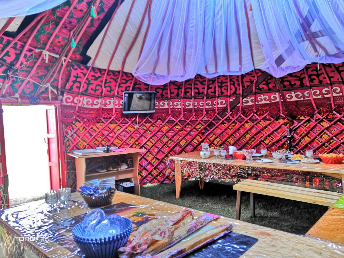 Yurt Camp Ali-Nur At Lake Song-Kol Юрточный Лагерь Али-Нур Озеро Сон-Куль Сон-Куль Кыргызстан Нарын Kyrgyzstan Naryn Dış mekan fotoğraf